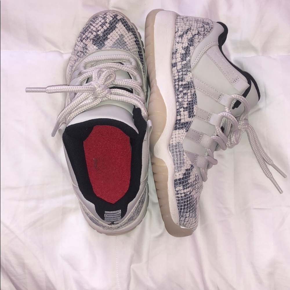 jordan 11 retro low snakeskin light bone (4.5Y)